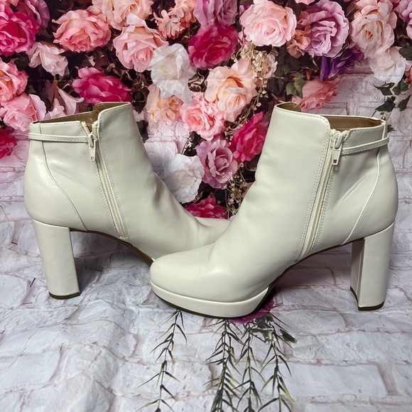 Naturalizer Berri Off White Ankle Boots size 10w - Picture 6 of 11